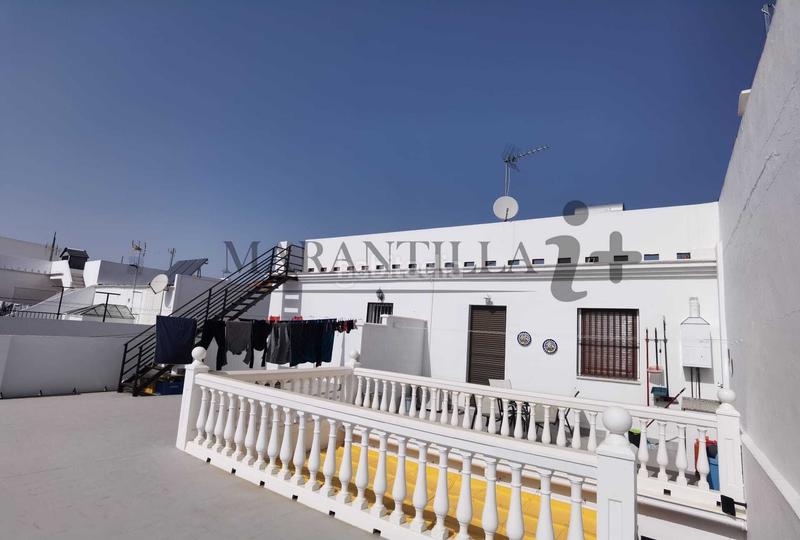 Foto 320151f6-fcc0-4247-a763-01ee07a61d42. Casa con parcheggio in Lepe