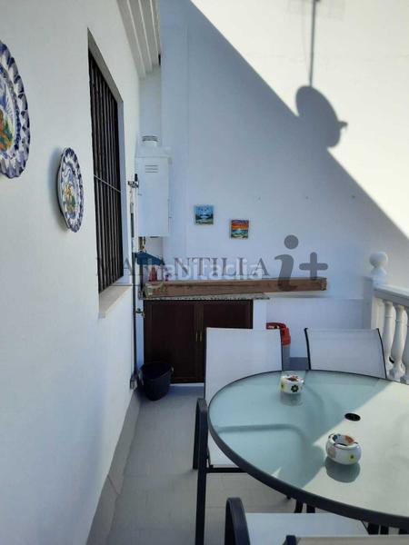 Foto 96a1abf2-143a-42be-8c51-2a100d47372c. Casa con parcheggio in Lepe