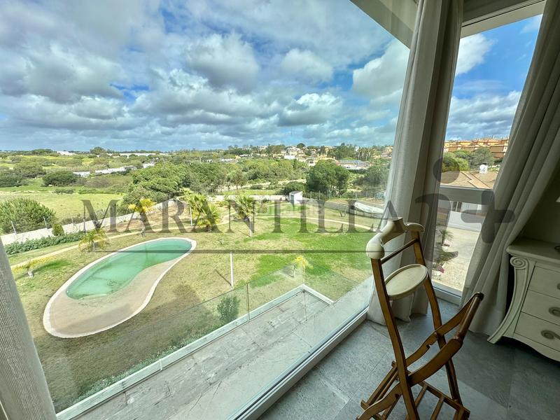 Foto c1993ad0-0124-41f2-863a-e8610a761822. Xalet amb aparcament piscina a Lepe