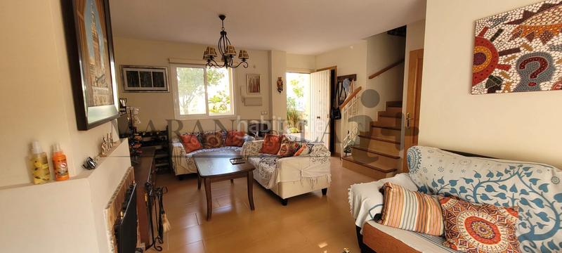 Foto e7ce7667-9a32-48b9-9e16-4c4d7b654ca9. Casa bifamiliare con camino piscina in Islantilla golf Islantilla