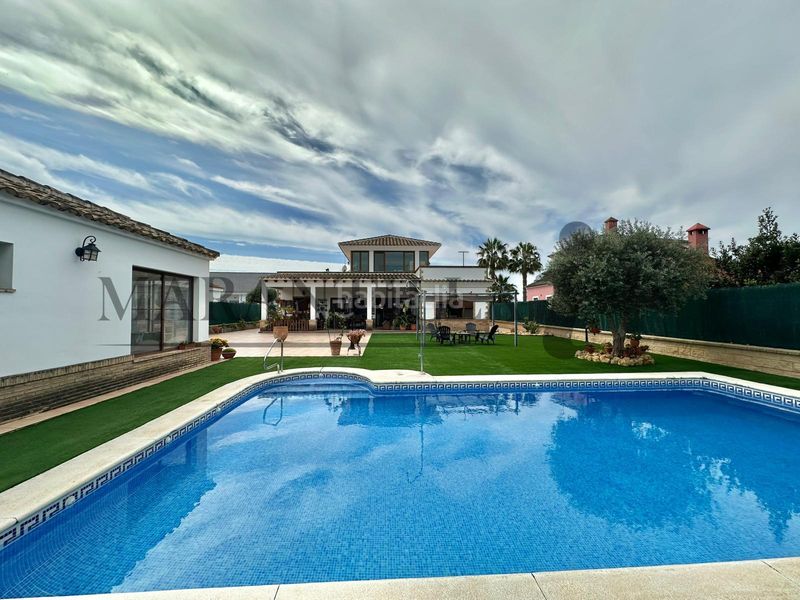 Foto 9daeb939-dcdb-4443-9961-6c7379310b86. Xalet amb calefacció aparcament piscina a Lepe