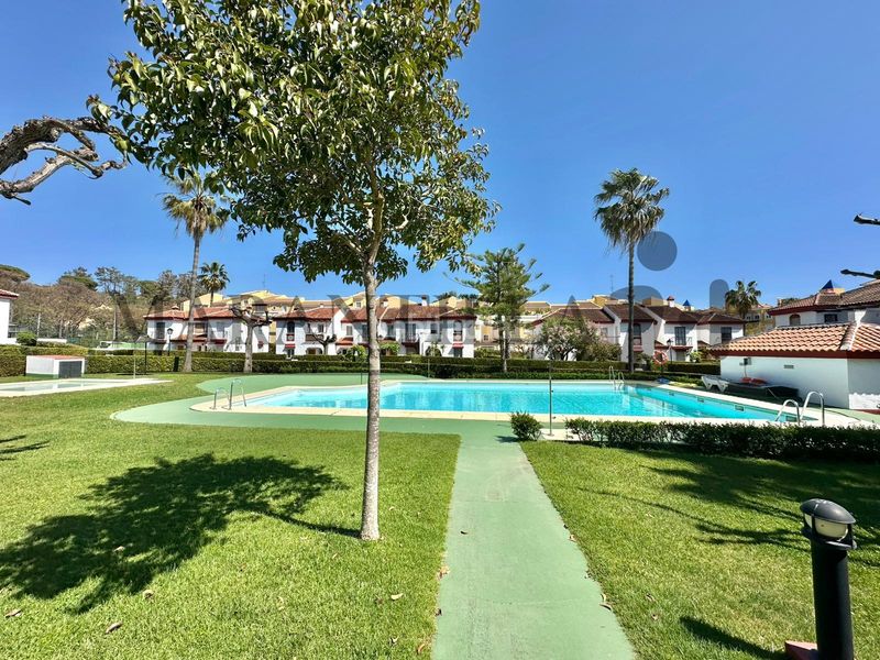 Foto 79ab1e87-428b-4310-83be-15d987a0ef07. Planta baixa amb piscina a Islantilla costa Islantilla
