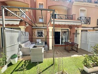 Reihenhaus in Islantilla Golf. **tríplex en venta en el campo de golf**