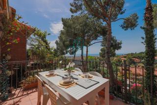 Towny house  Carrer burriac. Casa en cabrils