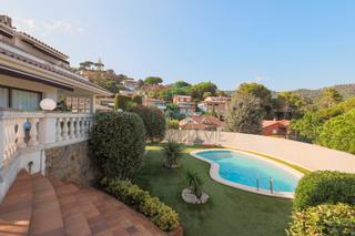 Casa  Carrer cam del trujol. Bonita casa con piscina