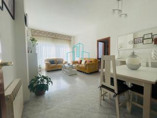 Appartement à Avinguda de francesc macià 7. Planta baja en parets pueblo