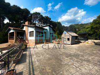 Casa  Carrer font de l'alzinella. Tu paraíso en riells del fai: tranquilidad y naturaleza a tu alc