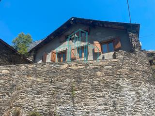 Maison à Carrer unica-lladrós 95. Encanto pirenaico con vistas espectaculares en lladros