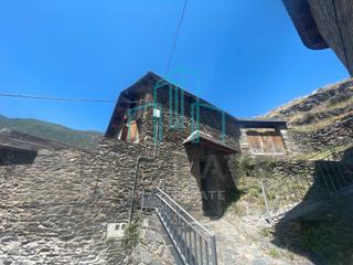 Casa a Carrer unica-lladrs 95. Encanto pirenaico con vistas espectaculares en lladros