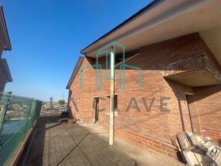 Casa  Carrer del priorat. Obra nueva en construccin con acabados a elegir por el comprado