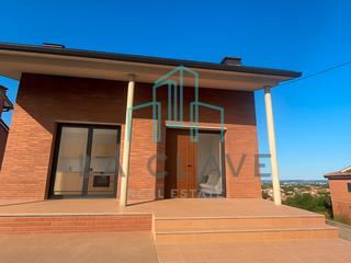 Casa  Carrer del priorat. Obra nueva en construcción con acabados a elegir por el comprado