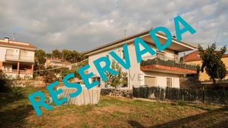 Casa en Carrer de sant delf 31. Ideal para dos familias o inversin.