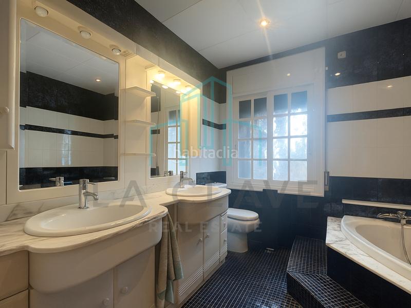 Foto 2b54efeb-e1b3-4865-80a0-5c3b36330e58. Casa con camino riscaldamento parcheggio piscina in Bigues i Riells del Fai