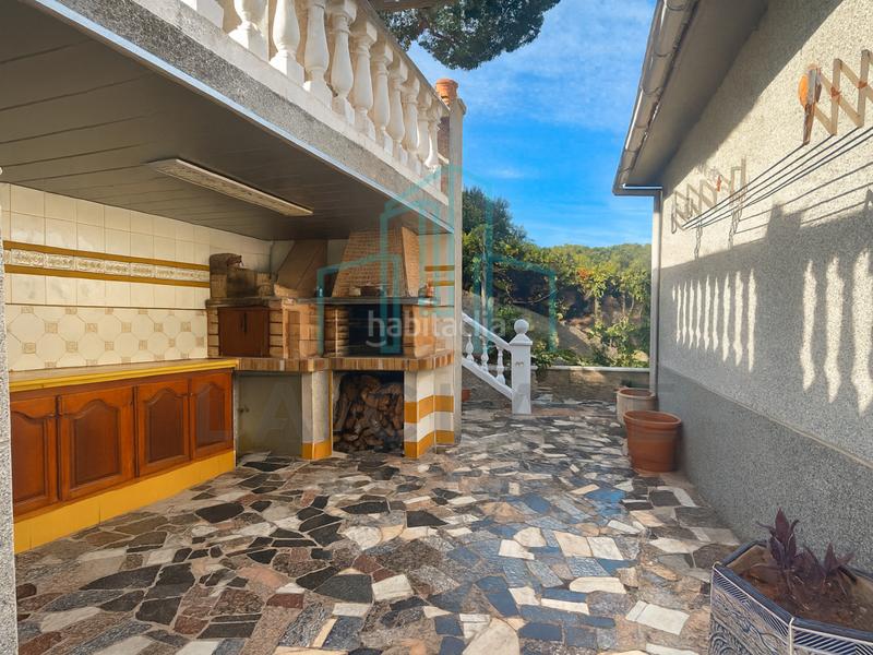 Foto b68d7b6d-f24c-490e-b6fe-757bcb414d03. Casa con camino riscaldamento parcheggio piscina in Bigues i Riells del Fai