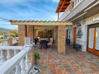 Casa a Bigues i Riells del Fai. Casa con piscina cerca del pueblo