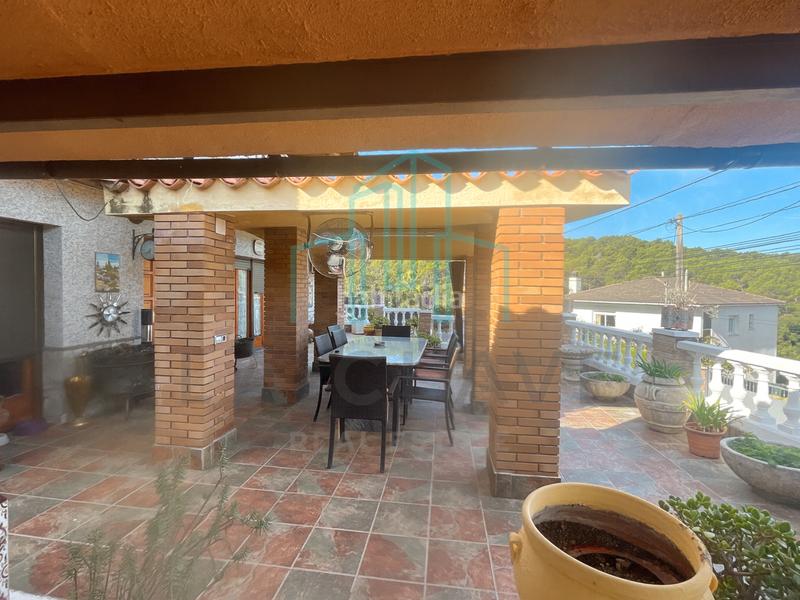 Foto f0dc8bb7-1ba6-43af-b071-e11fecdb8503. Casa con camino riscaldamento parcheggio piscina in Bigues i Riells del Fai