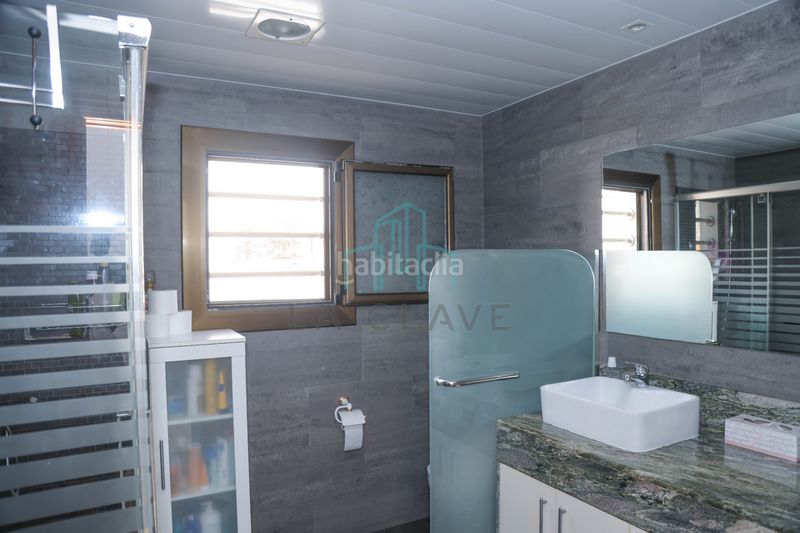 Foto 5b033d69-7100-4bfa-a8a7-2e563c926f70. Casa amb xemeneia calefacció aparcament a Lliçà d´Amunt