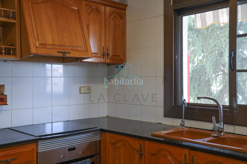 Foto 61ca0f74-f9dc-48eb-bc11-4bae6caa1209. Casa amb xemeneia calefacció aparcament a Lliçà d´Amunt