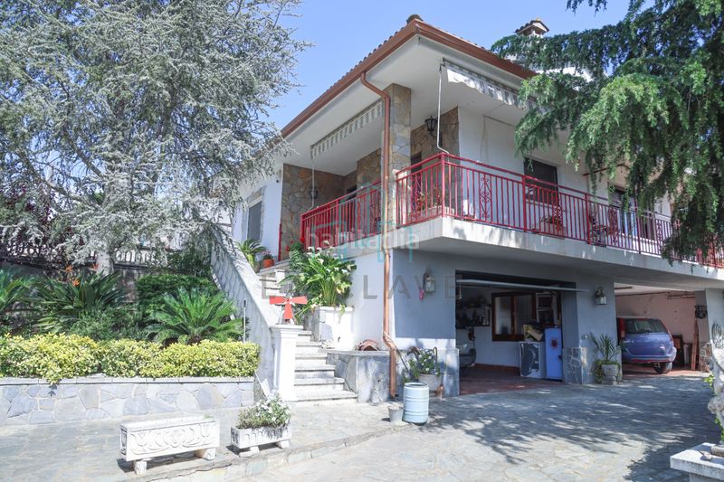 Foto 86dd51c3-bfe5-46d9-b03d-5b7c39ea9d3b. Casa amb xemeneia calefacció aparcament a Lliçà d´Amunt