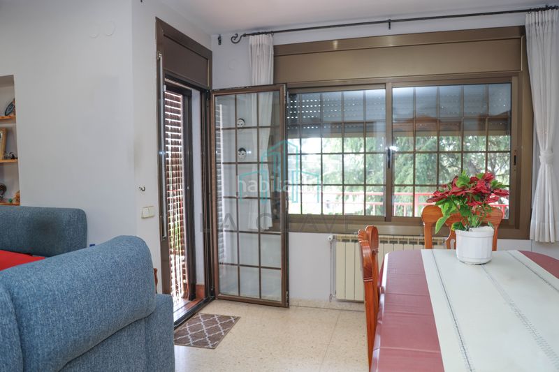 Foto 86e50f2b-9b81-43b3-9065-47ea5d616aa5. Casa amb xemeneia calefacció aparcament a Lliçà d´Amunt