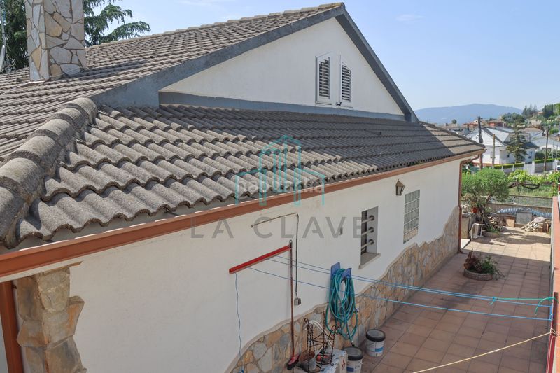 Foto 9eafb798-3d29-4069-a6d6-3495fd1234d2. Casa amb xemeneia calefacció aparcament a Lliçà d´Amunt