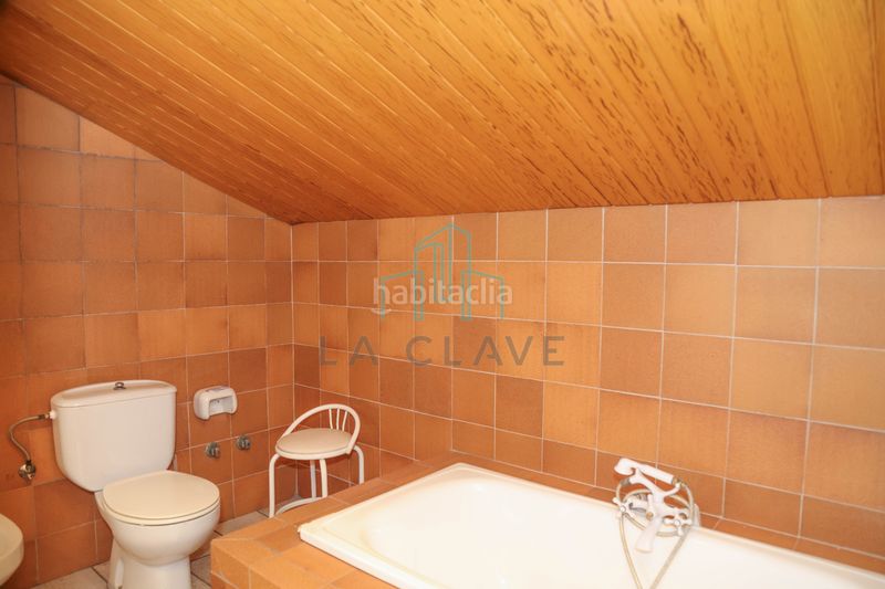 Foto b3c03db3-c365-40fd-bd2d-93454229a196. Casa amb xemeneia calefacció aparcament a Lliçà d´Amunt