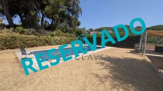 Terreno residencial en Bigues i Riells del Fai. Parcela urbana con piscina y construcción auxiliar en can barri