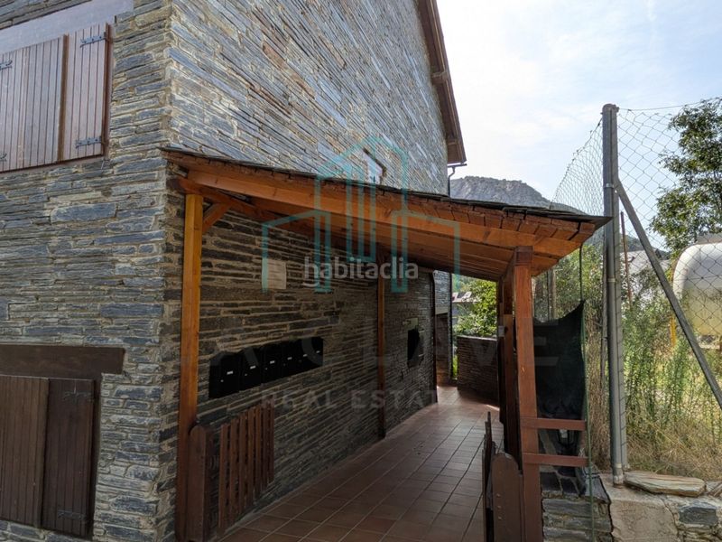 Foto 68e78ba5-e4ea-427e-8115-1d2fa9649376. Pis amb xemeneia calefacció piscina a Vall de Cardós