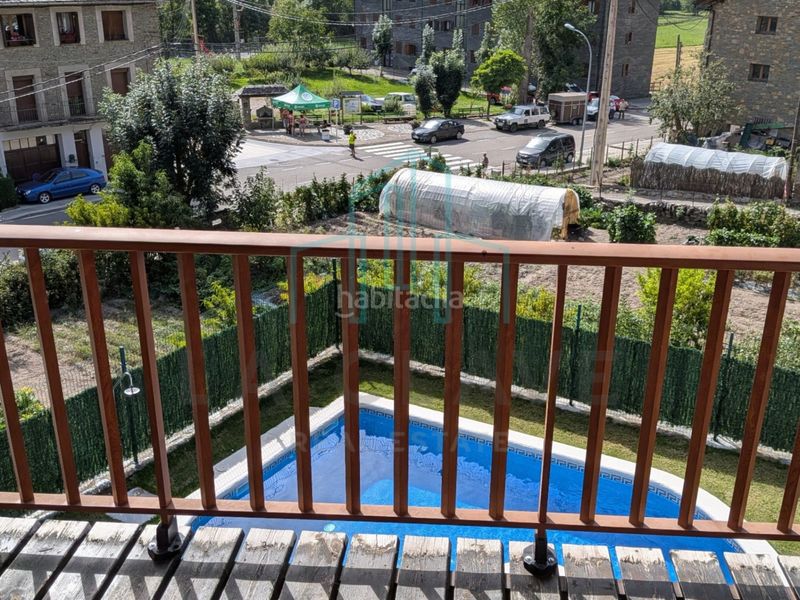 Foto 80b53d87-ac57-480a-9e99-1bf52bcb59fc. Pis amb xemeneia calefacció piscina a Vall de Cardós