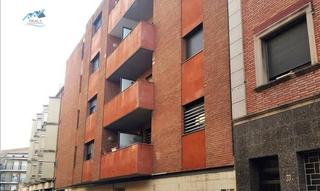 Piso  Calle general prim. Venta piso  2 trasteros en manresa barcelona