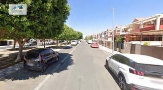 Casa adossada  Avenida albur. Venta casa adosada en alcalá del río, sevilla.