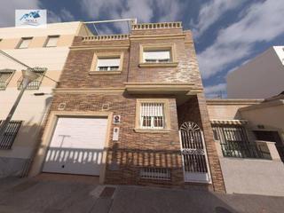Casa  Calle curva. Venta casa en almería.