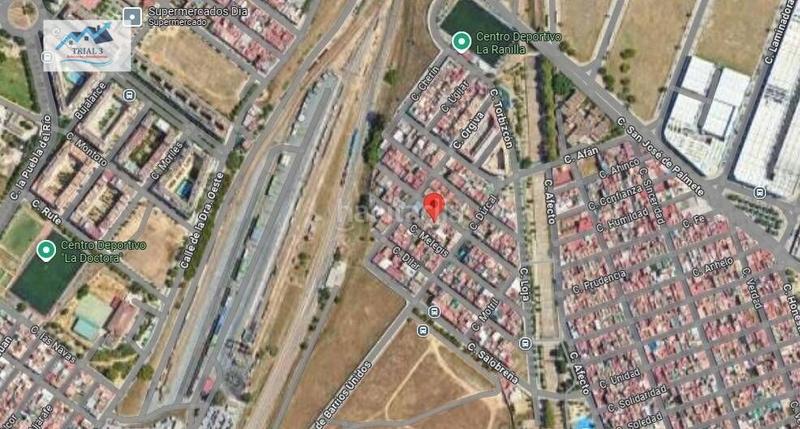 Foto 636f3699-b1c2-40fc-b9de-032cd199dd7e. Casa adossada amb aparcament a Palmete Sevilla