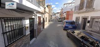 Casa adossada  Calle pio baroja. Venta de casa en sevilla.