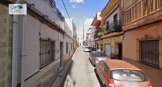 Casa adossada  Calle diagonal. Venta de casa en sevilla.