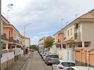 Casa  Calle capricornio. Venta de 4 casas adosadas  19 garajes en puerto real cádiz
