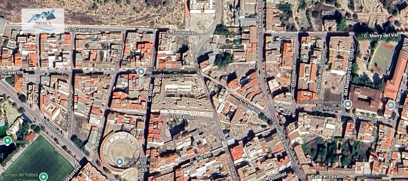 Foto 2b5b0ca7-8866-49dd-8d3d-0d81bb507c9d. Parking voiture dans Calasparra