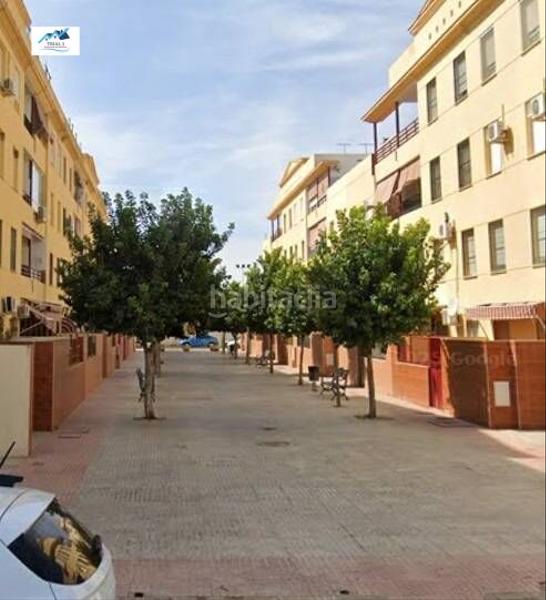 Foto 2a8d7b29-81b6-4803-93b4-f7b7ad7cd6a4. Autoparkplatz in Lora del Río