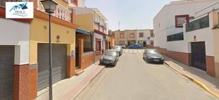 Casa adosada  Calle oporto. Venta de casa en montequinto, sevilla.