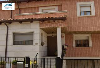 Maison  Calle avelino hernandez lucas. Venta de casa adosada en laguna de duero valladolid