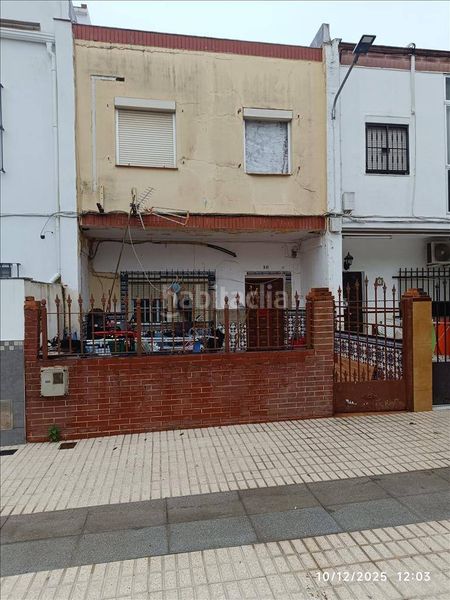 Foto e44ec62f-b8b1-46b5-8132-6ca0115039f4. Casa adossada a Centro Bormujos