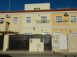 Casa adossada a Coria del Río