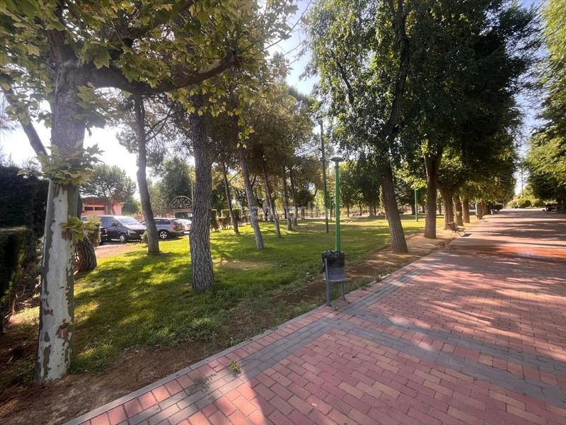 Foto 68f5c67e-0a1a-4433-ab50-186c585708a5. Aparcament cotxe a Yuncos