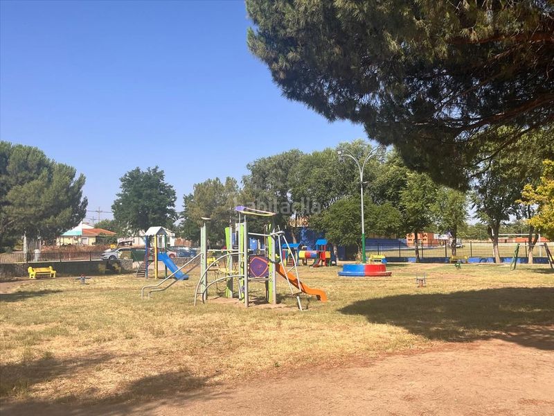 Foto bc0d675f-2b72-4d9b-a9d1-de794e061a9a. Aparcament cotxe a Yuncos