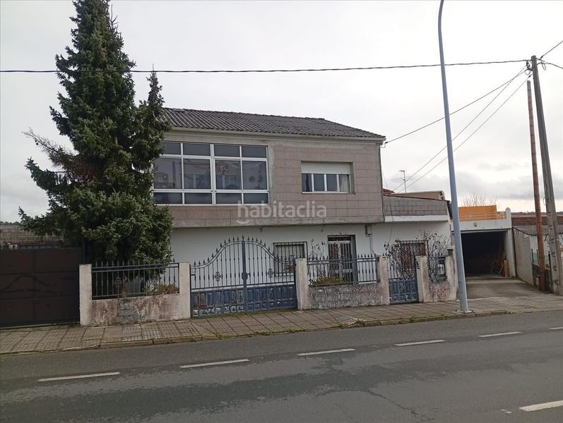 Foto f36cef93-8f2a-4961-a022-b251f504092c. Casa a Lalín
