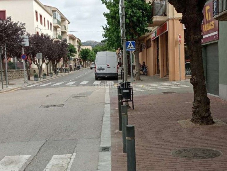 Foto e7af87a1-6373-4964-a2c5-0466214296e2. Local comercial a Jonquera (La)
