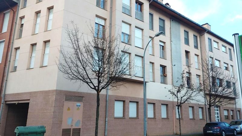 Foto 4fe22769-31d3-49f5-9327-c8ddc5aaf6b3. Aparcament cotxe a Olot