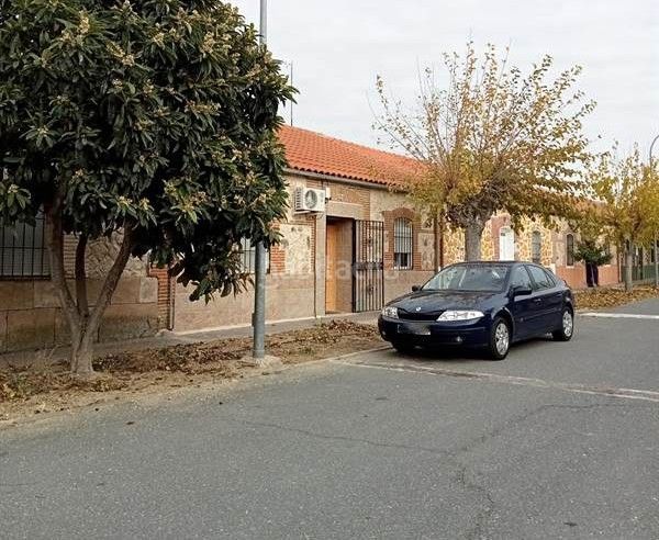 Foto 098e60d5-f453-4939-a6e5-3ffd77f42cb7. Casa adossada a Barcience