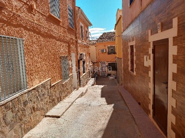 Foto 5a0f4bb0-d9d4-42f3-96f9-0b33d19778d3. Casa adosada en Hellín