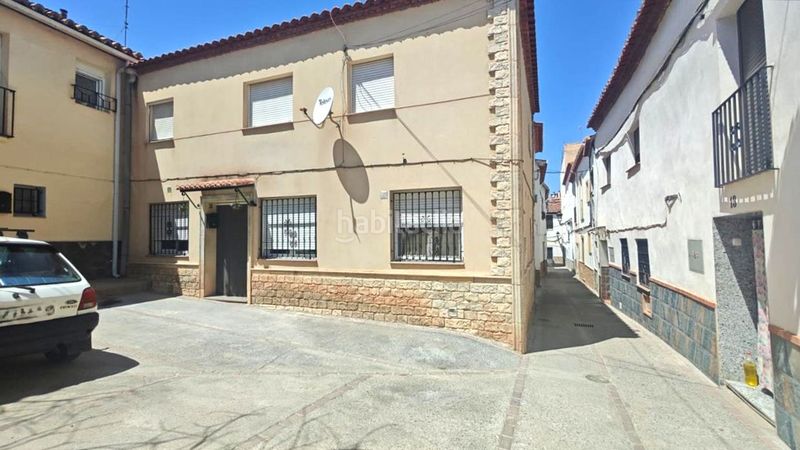 Foto 423cd876-df5e-4ec1-bf02-afe3ab62f16d. Casa adossada a Guadix